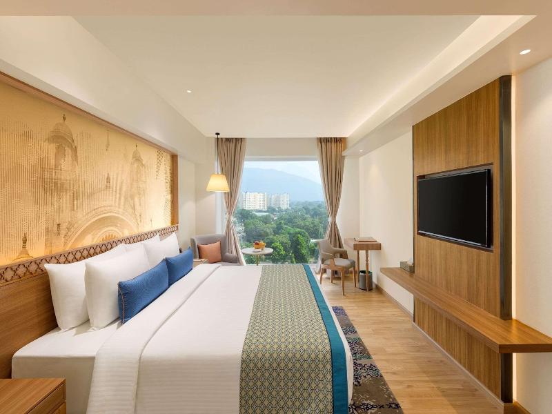 Bellevue Sarovar Portico image