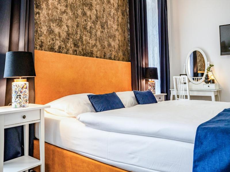 Bluebell Hotel image