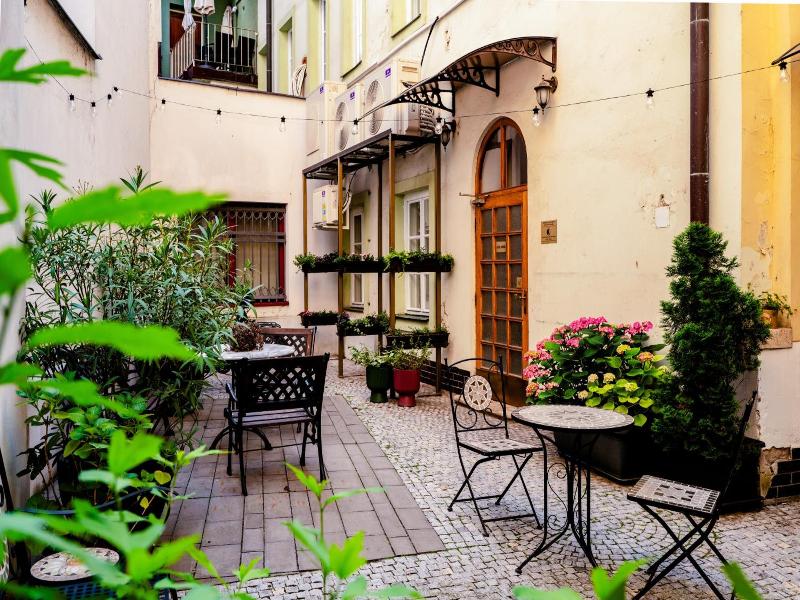 Bluebell Hotel image