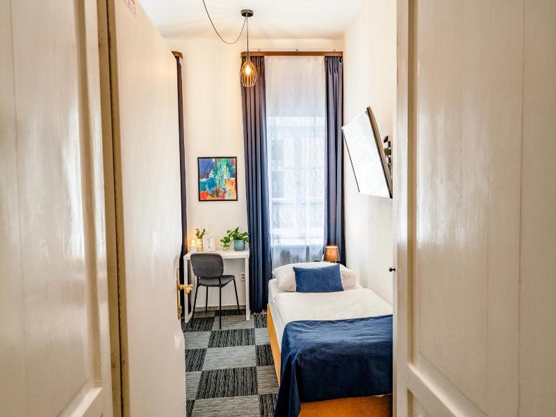 Bluebell Hotel image