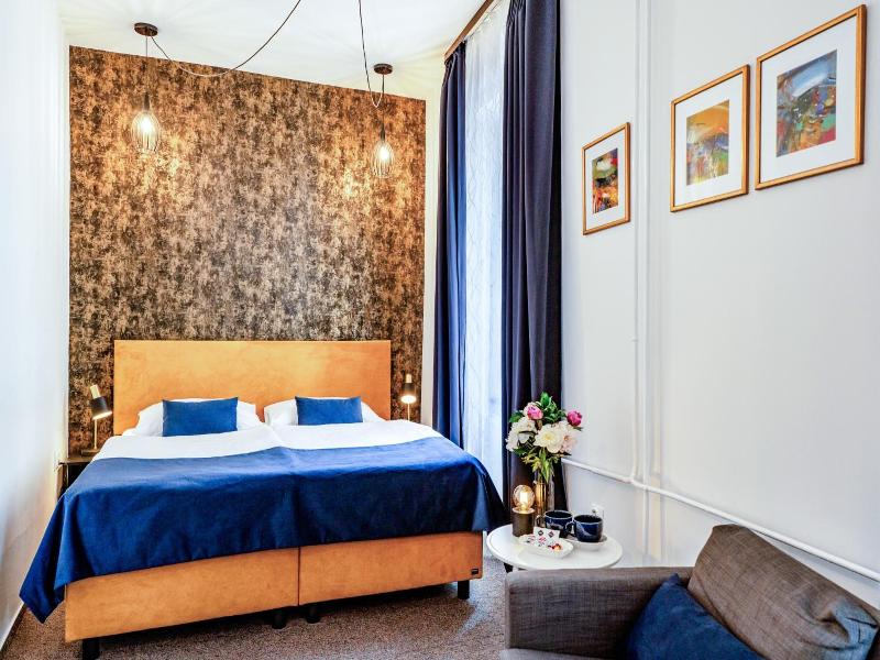 Bluebell Hotel image