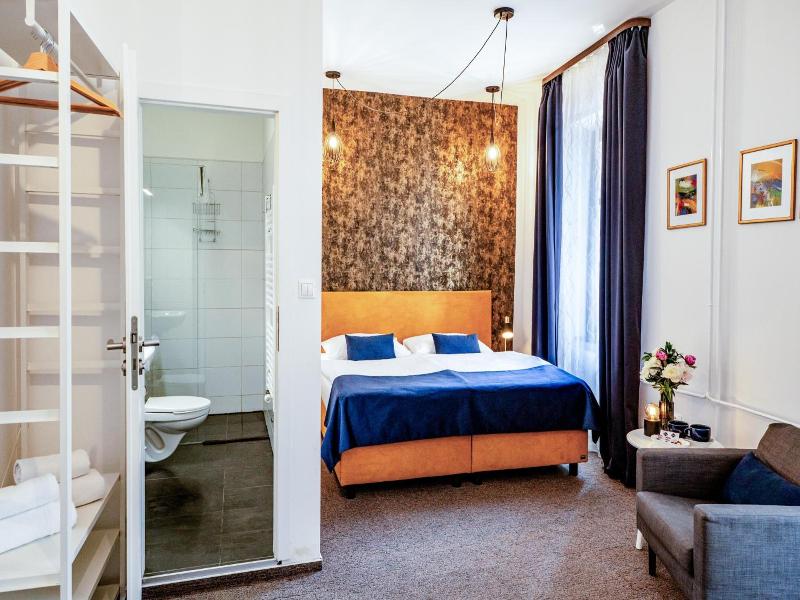 Bluebell Hotel image