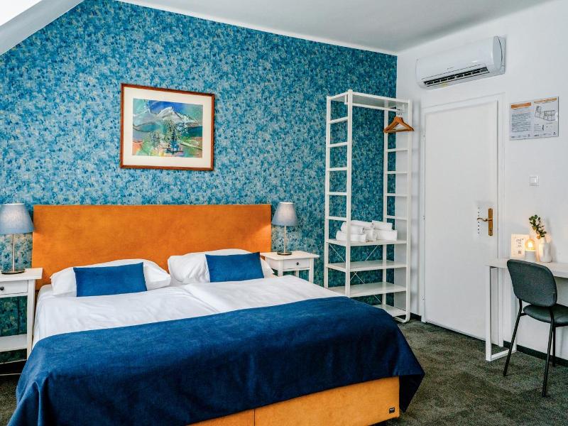 Bluebell Hotel image