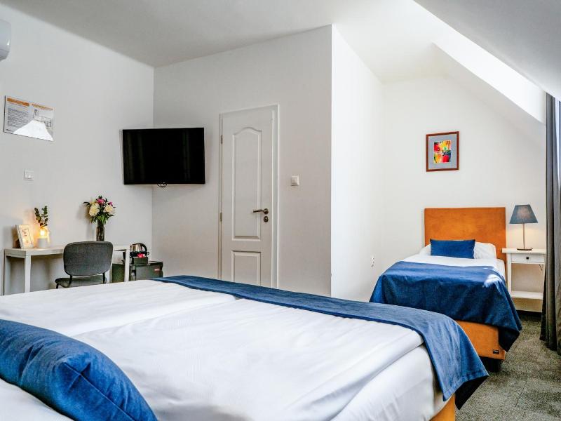 Bluebell Hotel image