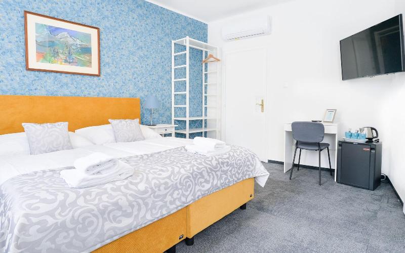 Bluebell Hotel image