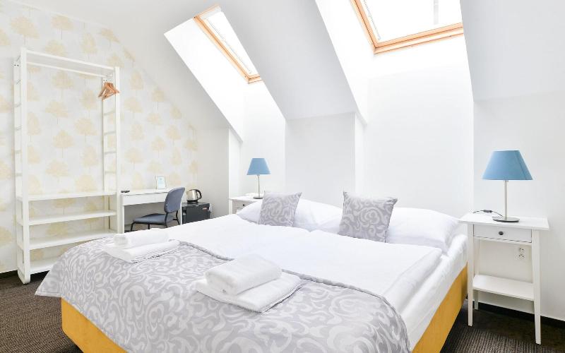 Bluebell Hotel image