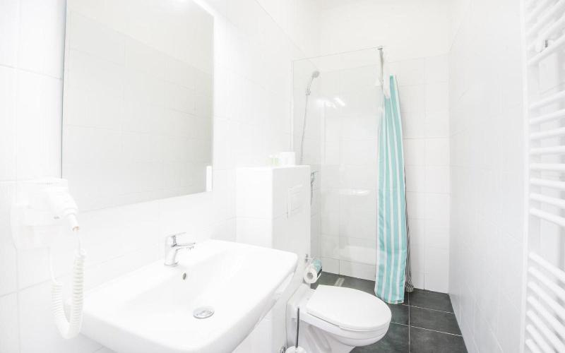 Bluebell Hotel image