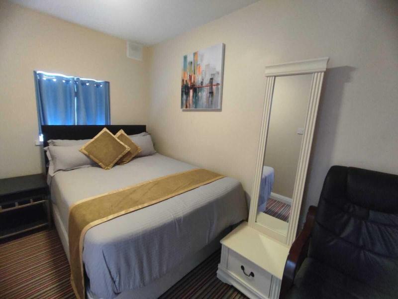 Double Bedroom Studio image