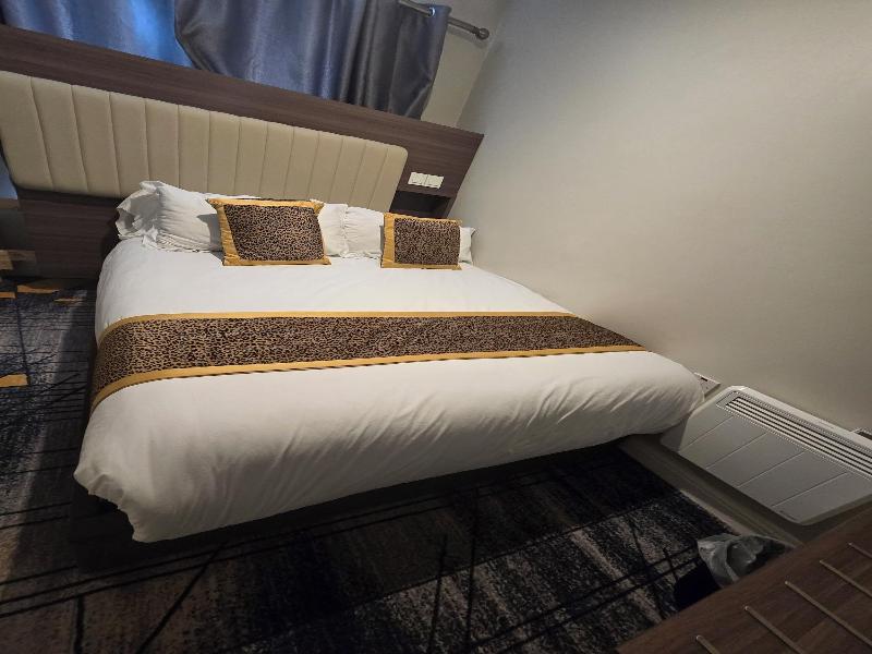 Double Bedroom Studio image