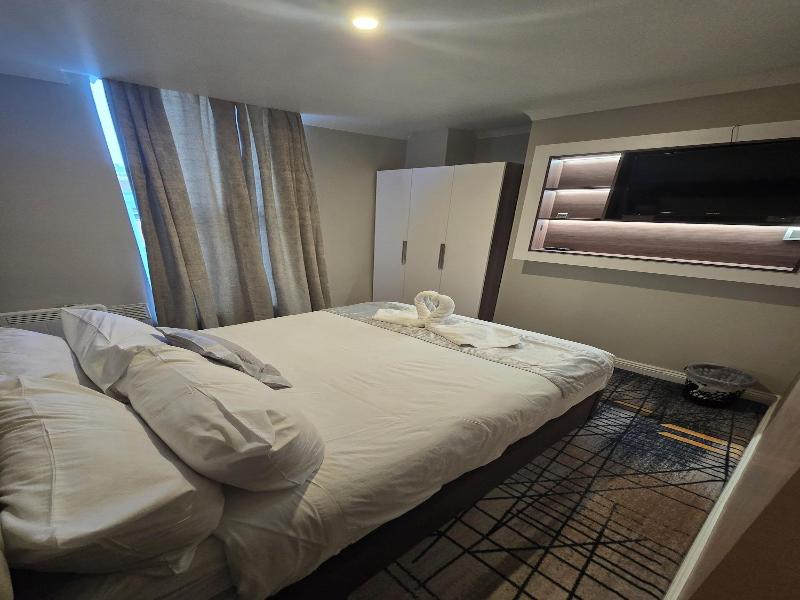 Double Bedroom Studio image