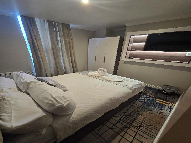 Double Bedroom Studio image