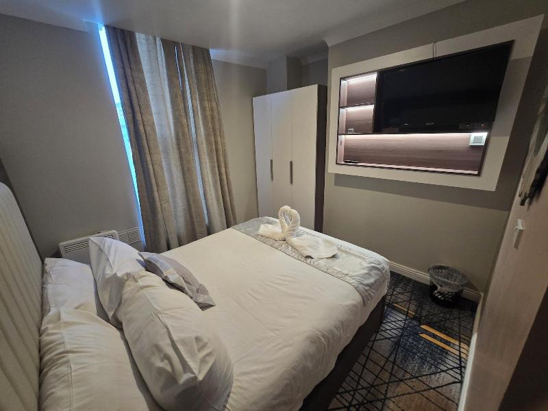 Double Bedroom Studio image