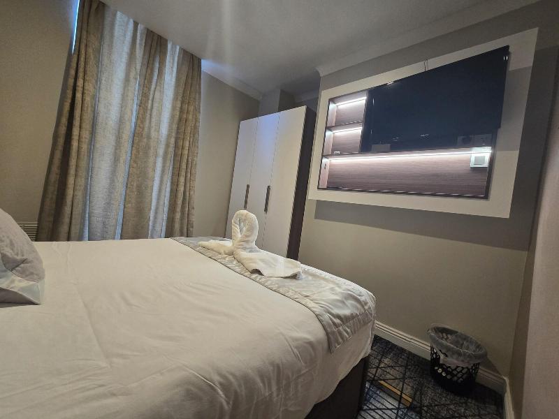 Double Bedroom Studio image