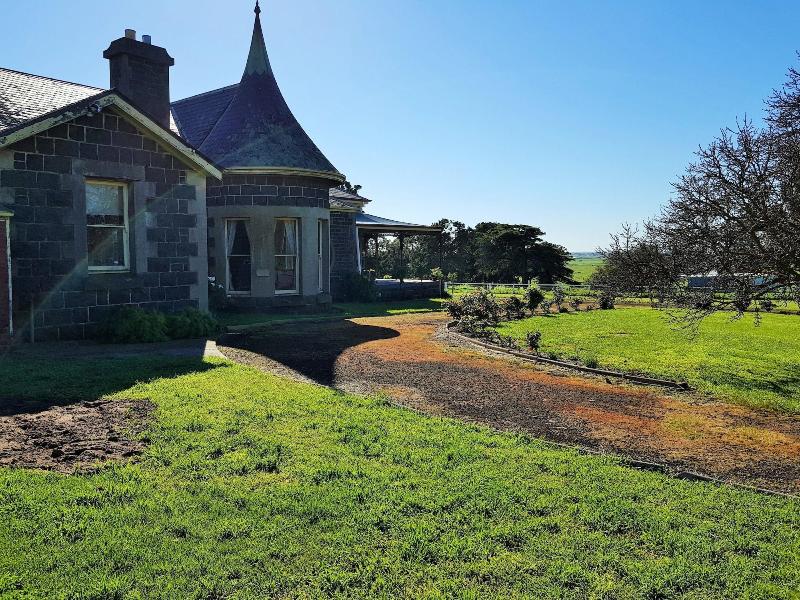 Coragulac House Cottages image
