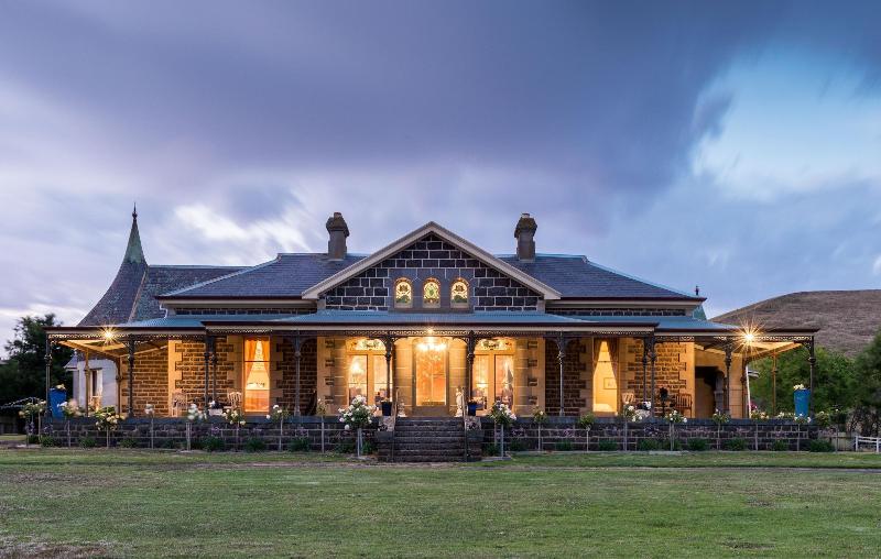 Coragulac House Cottages image