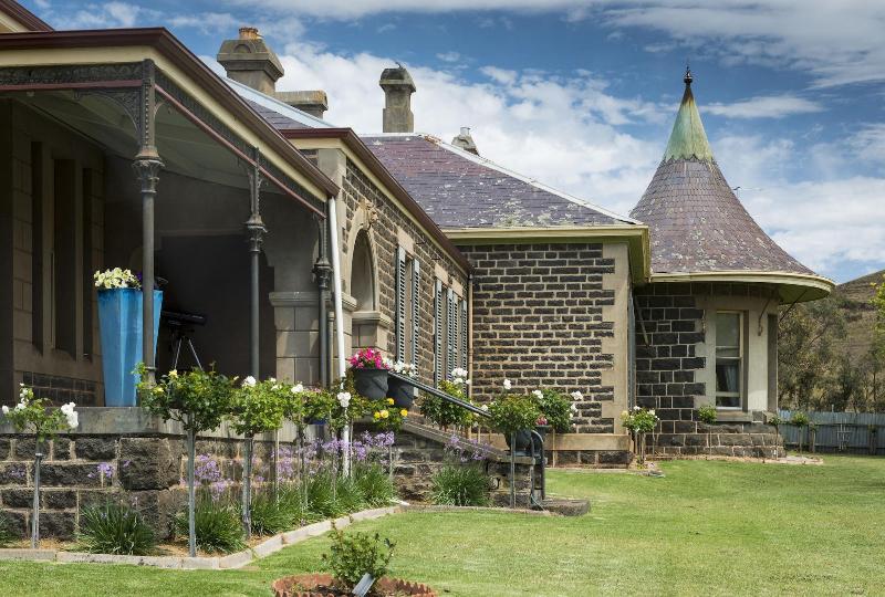 Coragulac House Cottages image