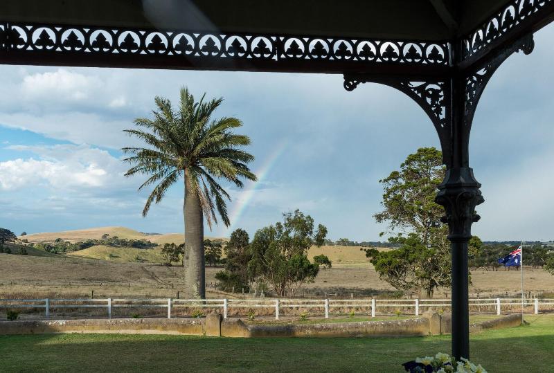Coragulac House Cottages image