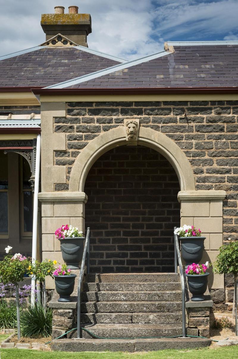 Coragulac House Cottages image