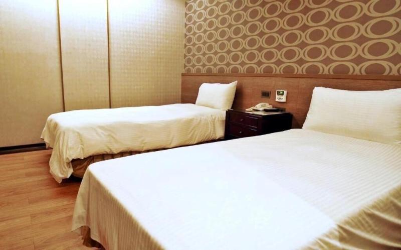 Crystal City Hotel image