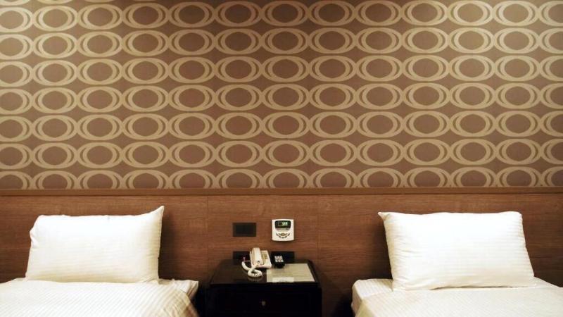 Crystal City Hotel image