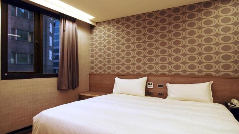 Crystal City Hotel image