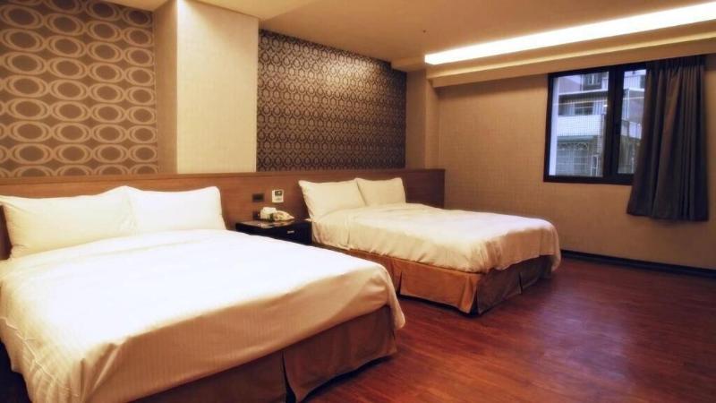 Crystal City Hotel image