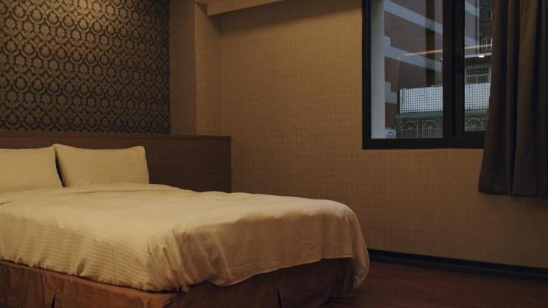 Crystal City Hotel image