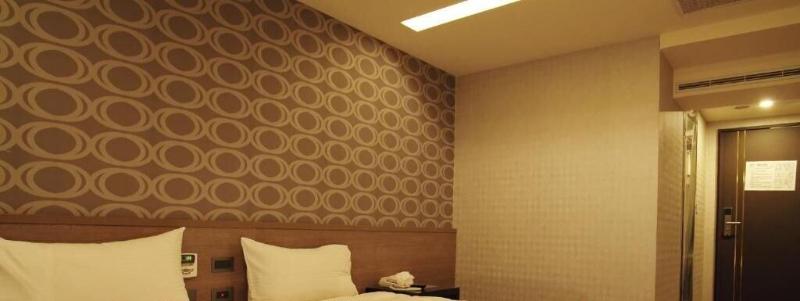 Crystal City Hotel image