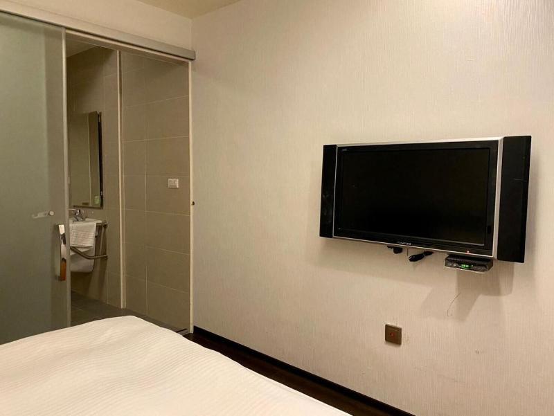 Crystal City Hotel image