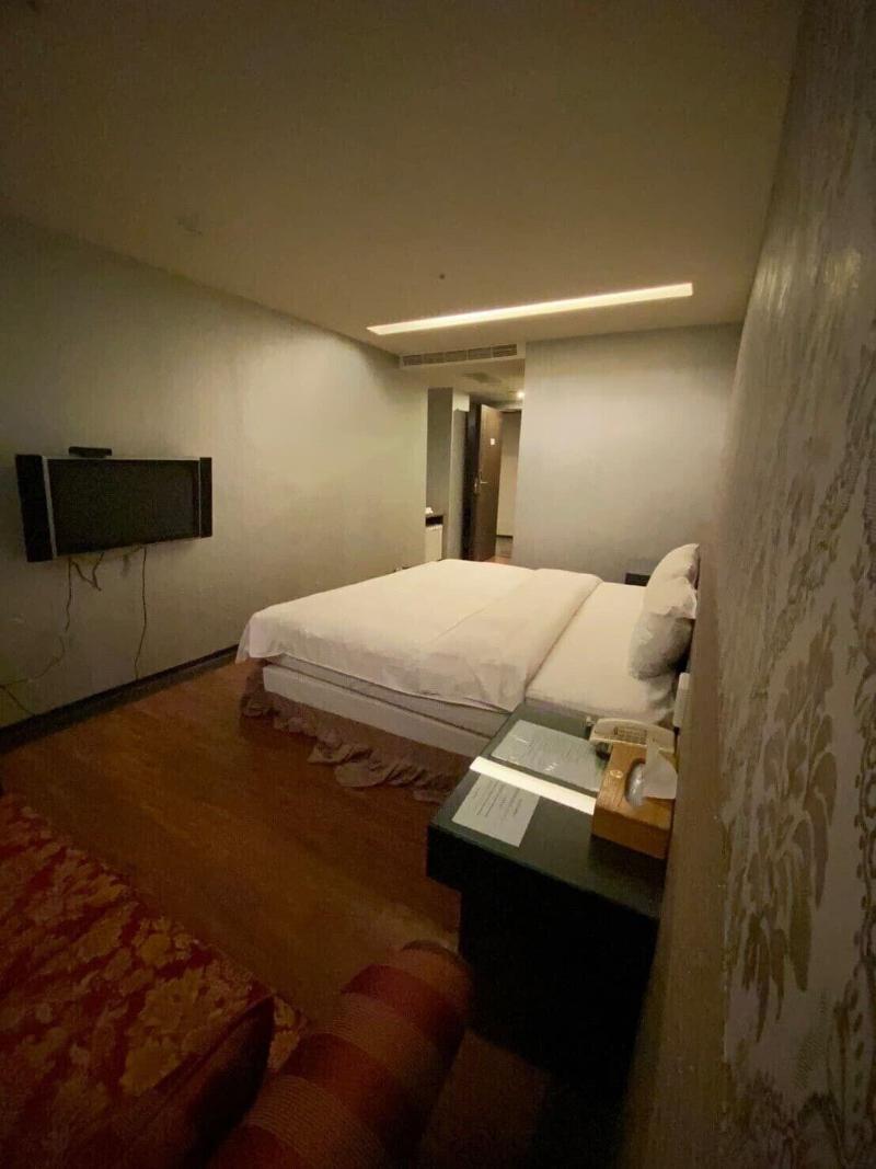 Crystal City Hotel image