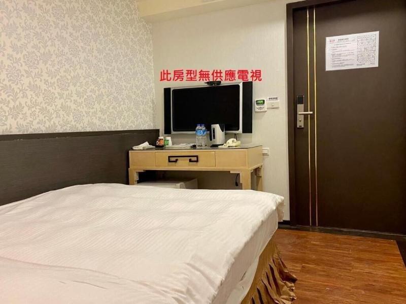 Crystal City Hotel image