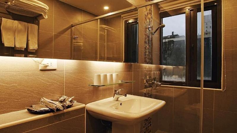 Crystal City Hotel image