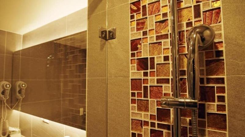 Crystal City Hotel image