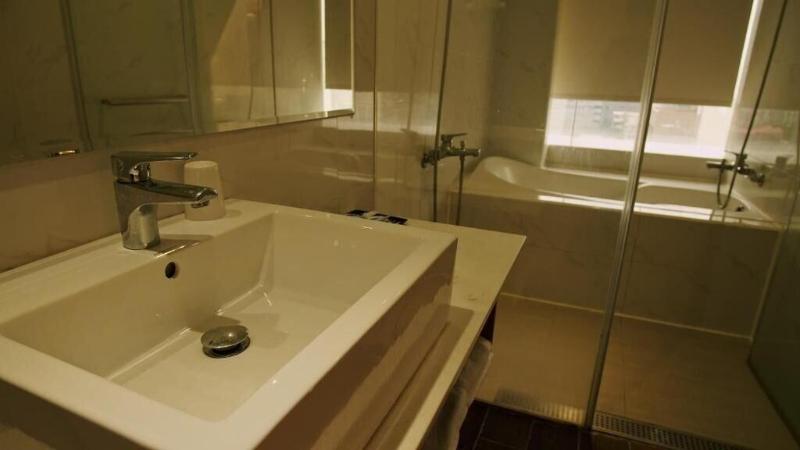 Crystal City Hotel image