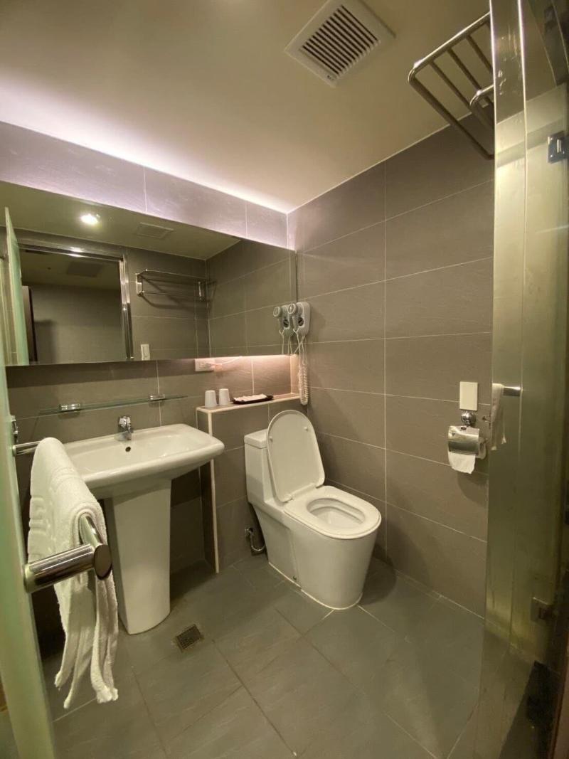 Crystal City Hotel image