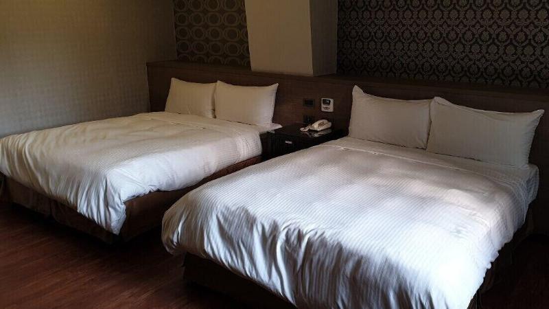 Crystal City Hotel image