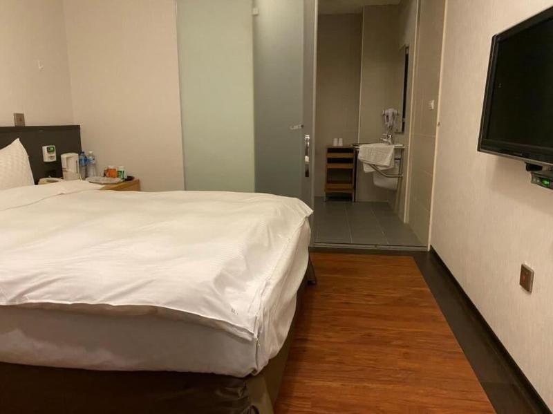 Crystal City Hotel image