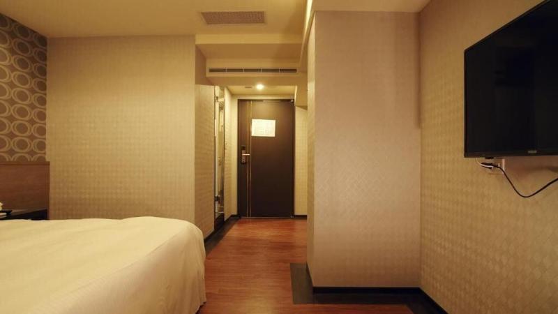 Crystal City Hotel image