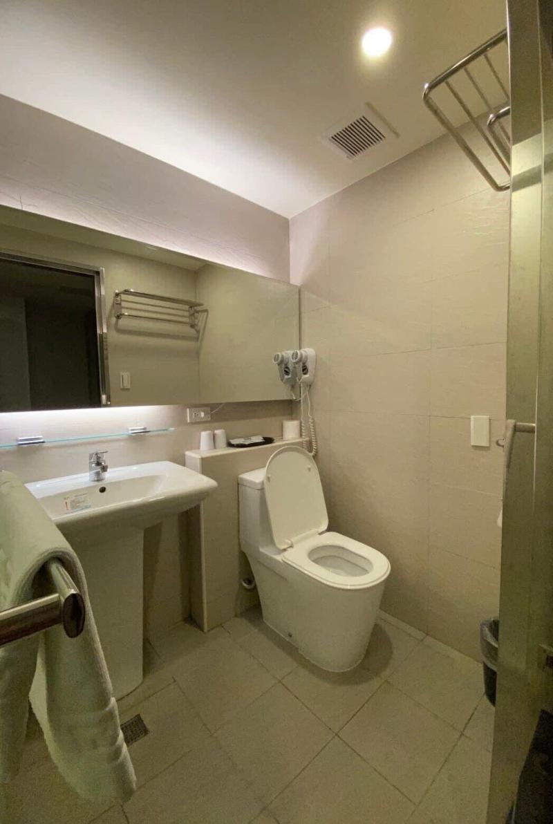 Crystal City Hotel image