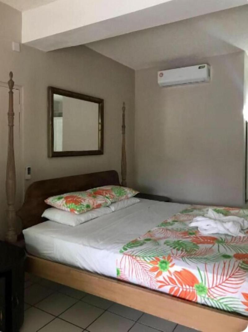 Bay Heights Bed And Breakfast image