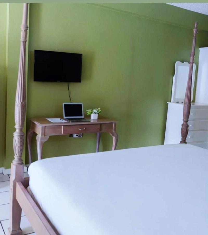 Bay Heights Bed And Breakfast image