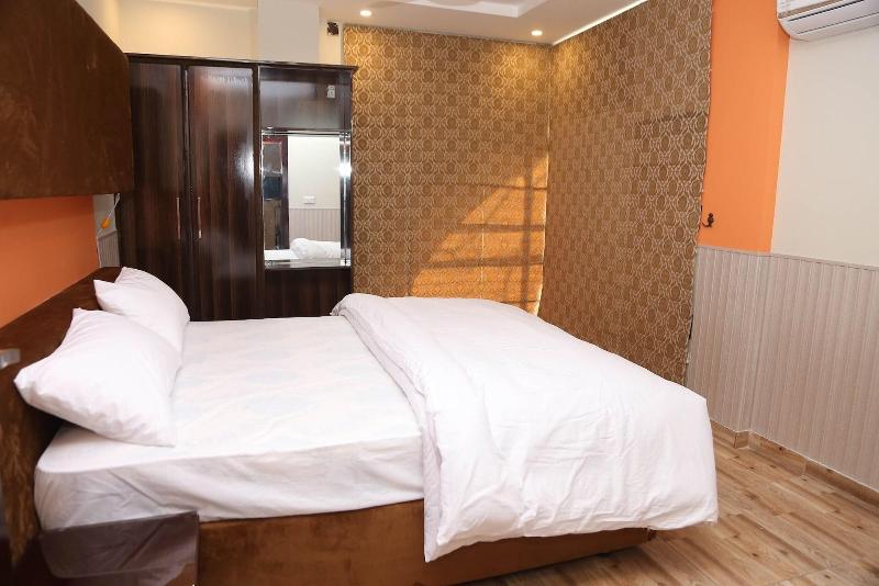 Hak Mall Suites image