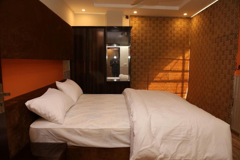 Hak Mall Suites image
