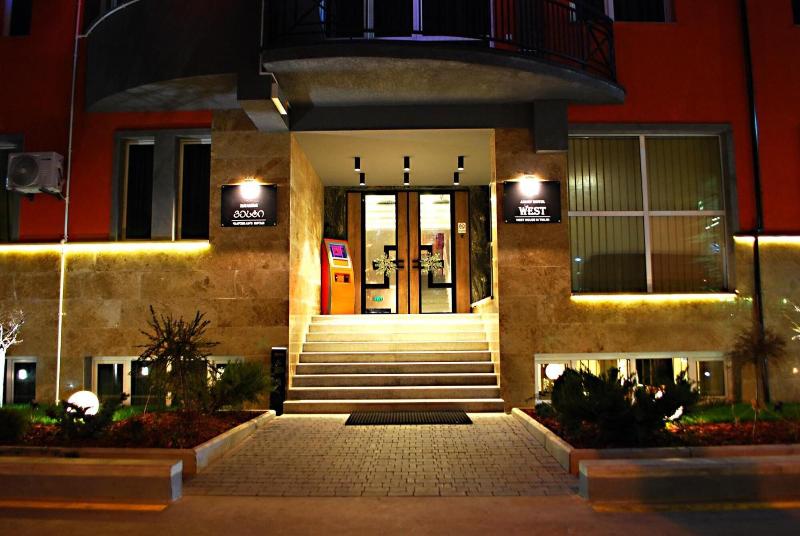Hotel West — general view