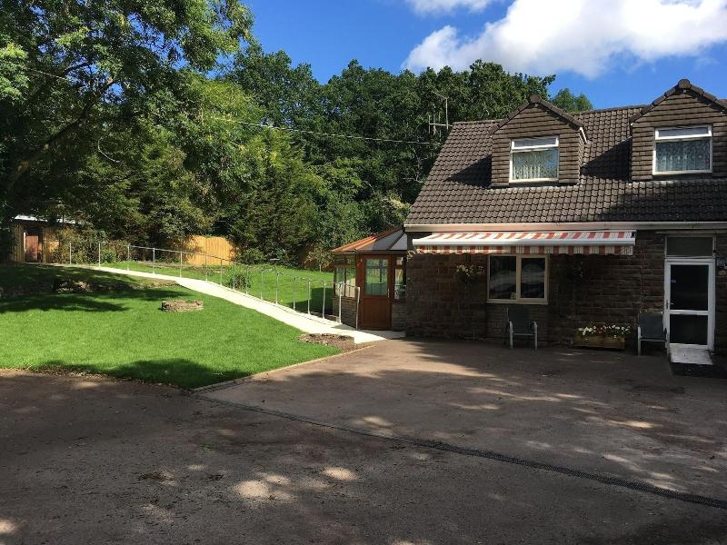 Bedrocklodge Buisness Centre Holidaylets image