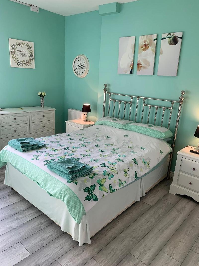 Bedrocklodge Buisness Centre Holidaylets image