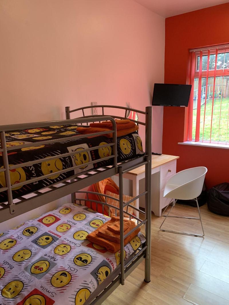 Bedrocklodge Buisness Centre Holidaylets image