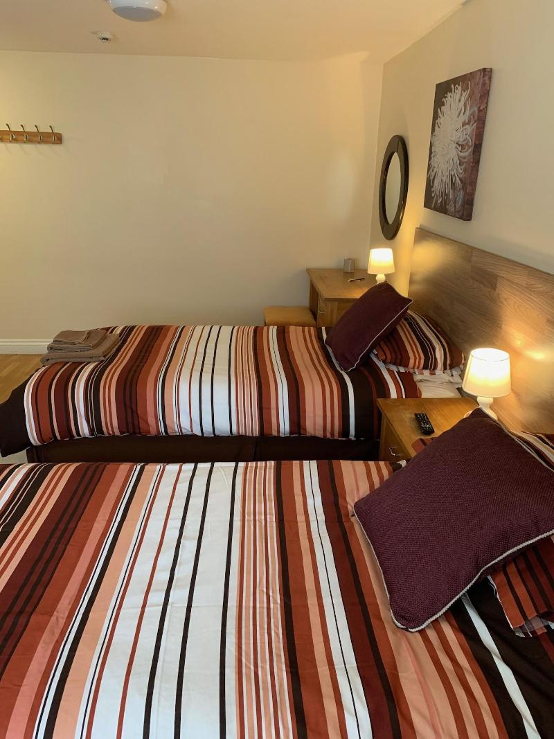 Bedrocklodge Buisness Centre Holidaylets image
