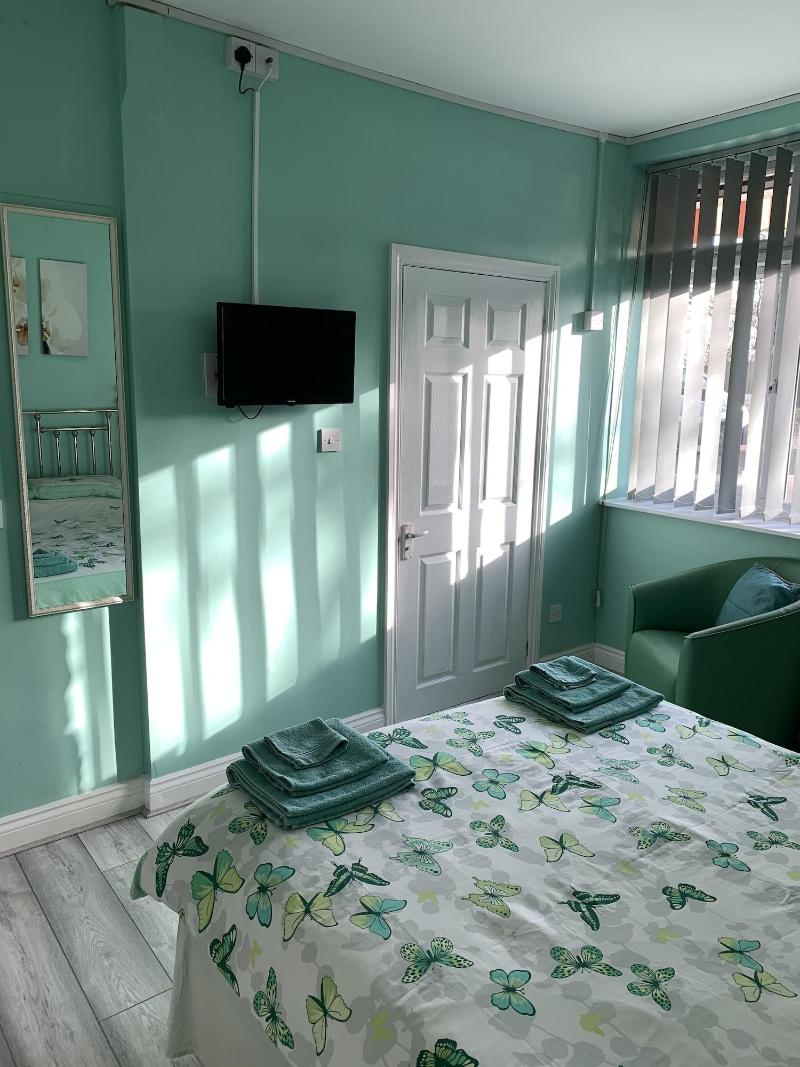 Bedrocklodge Buisness Centre Holidaylets image