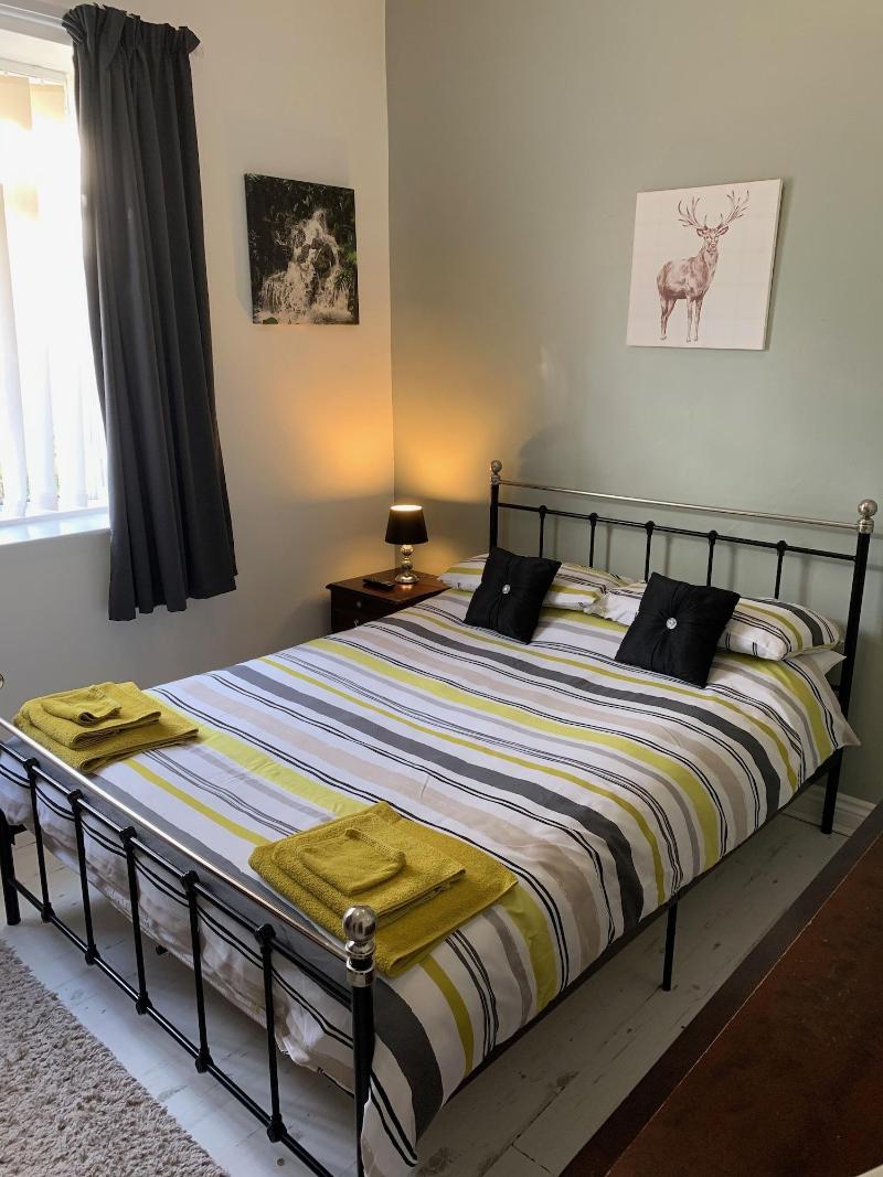 Bedrocklodge Buisness Centre Holidaylets image